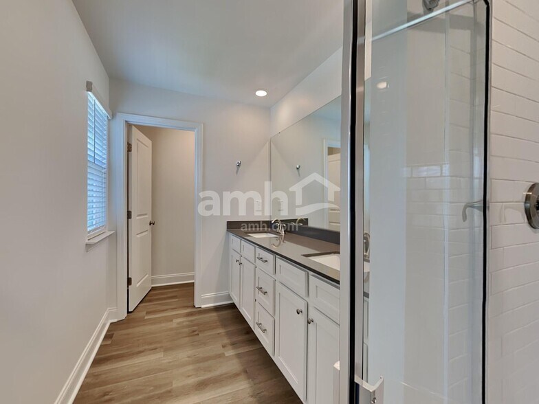 Building Photo - 140 Bee Tree Blvd