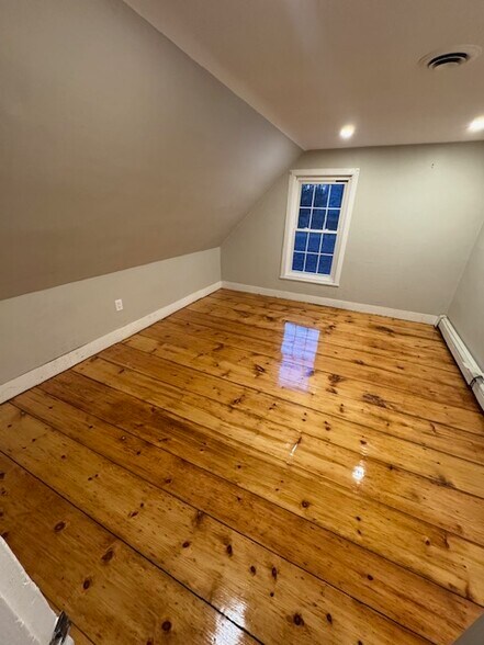 Building Photo - 368 N Elm St