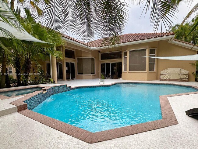 Building Photo - 375 Sabal Way