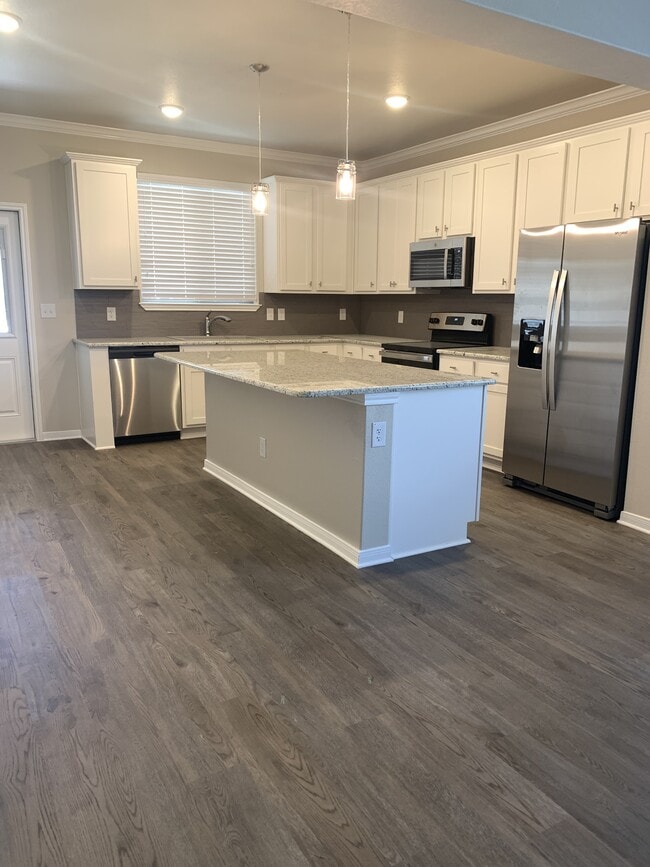 Building Photo - 608 Ripplewood Dr