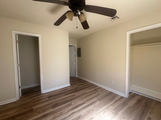 Building Photo - 105 Cantal Dr