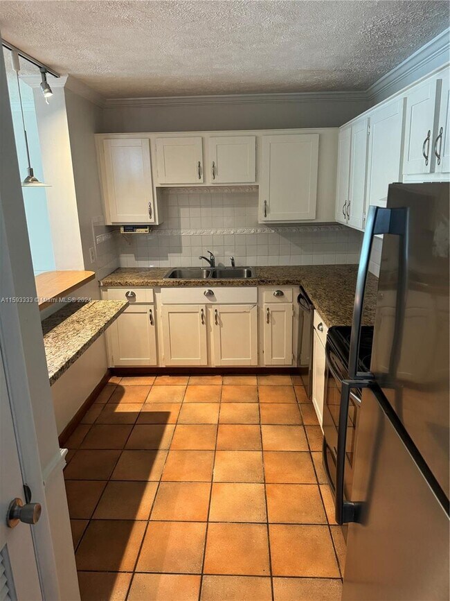 Building Photo - 14820 Naranja Lakes Blvd