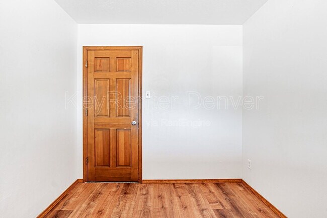 Building Photo - 400 Lily Ln