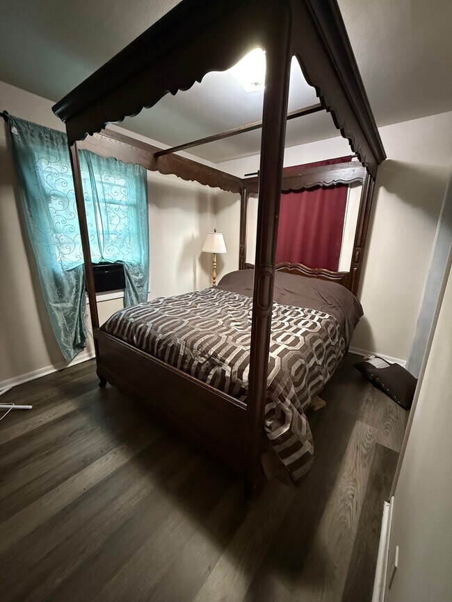 Building Photo - 4216 Marquette Dr