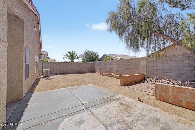 Building Photo - 8868 W Laurel Ln