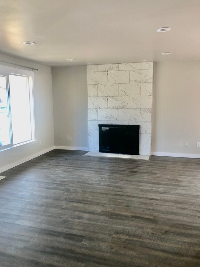 Building Photo - 12755 Phinney Ave N