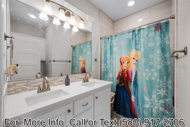 Building Photo - 6309 SW Oakmont Blvd