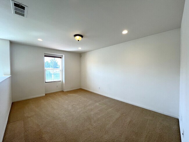 Building Photo - 7143 Leighton Dr