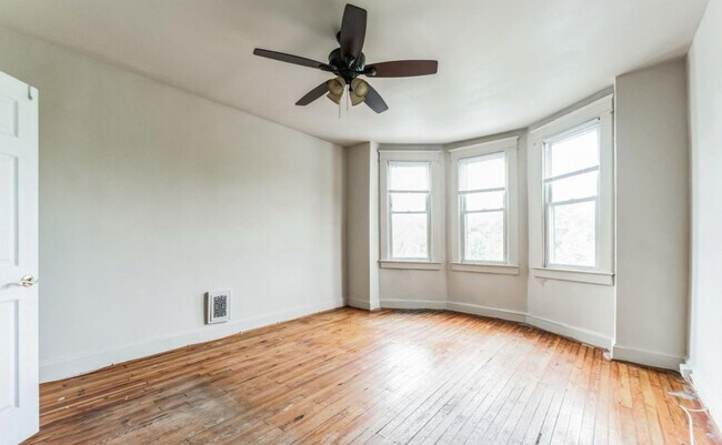 Building Photo - 2934 Clifton Park Terrace