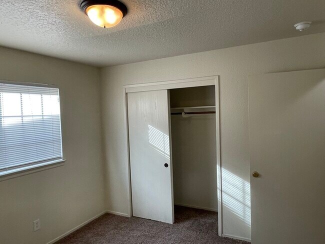 Building Photo - North Stockton 3 Bedroom Single Story Home