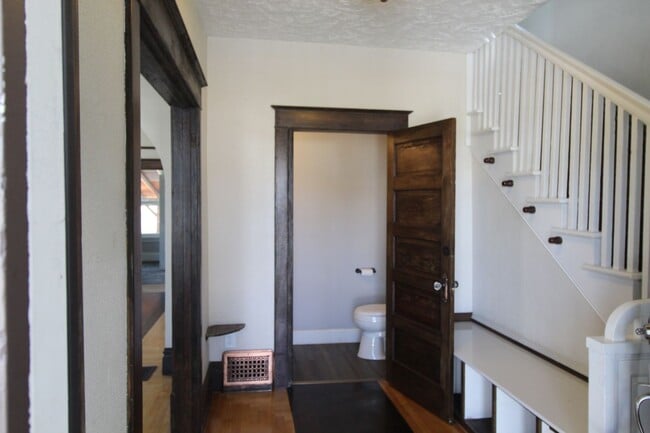 Building Photo - 1306 E Montgomery Ave