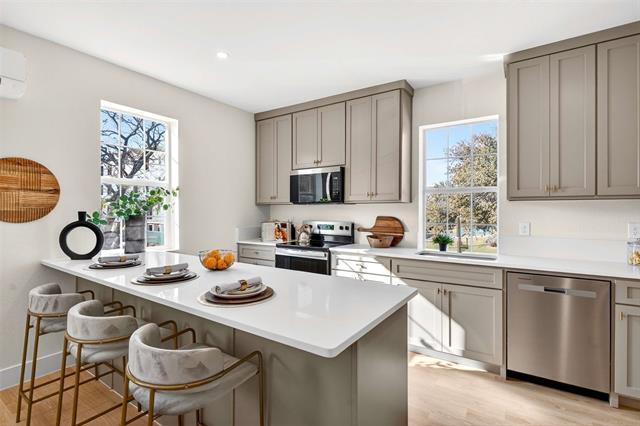 Building Photo - 439 W 9th St