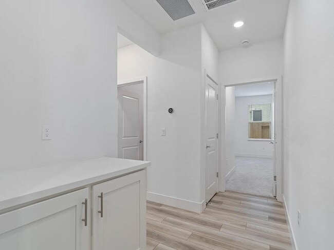 Building Photo - 8333 Kyler Rd