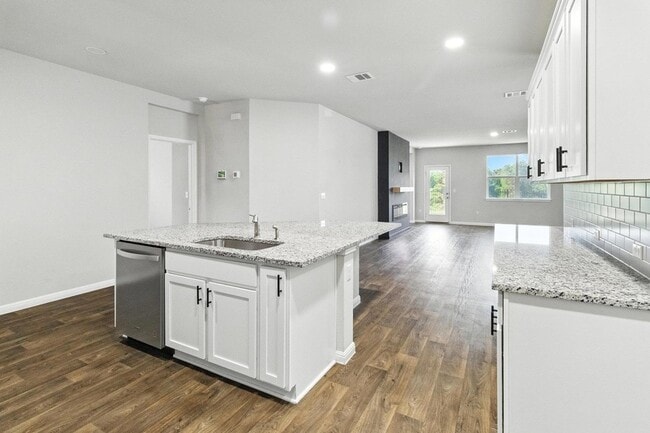 Building Photo - 211 Rainmaker Ln