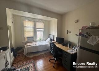 Building Photo - 70 Strathmore Rd