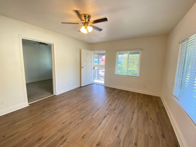 Building Photo - Great Normal Heights Location! IN UNIT Washer/Dryer, 2 Covered Parking Spots, Storage Locker!