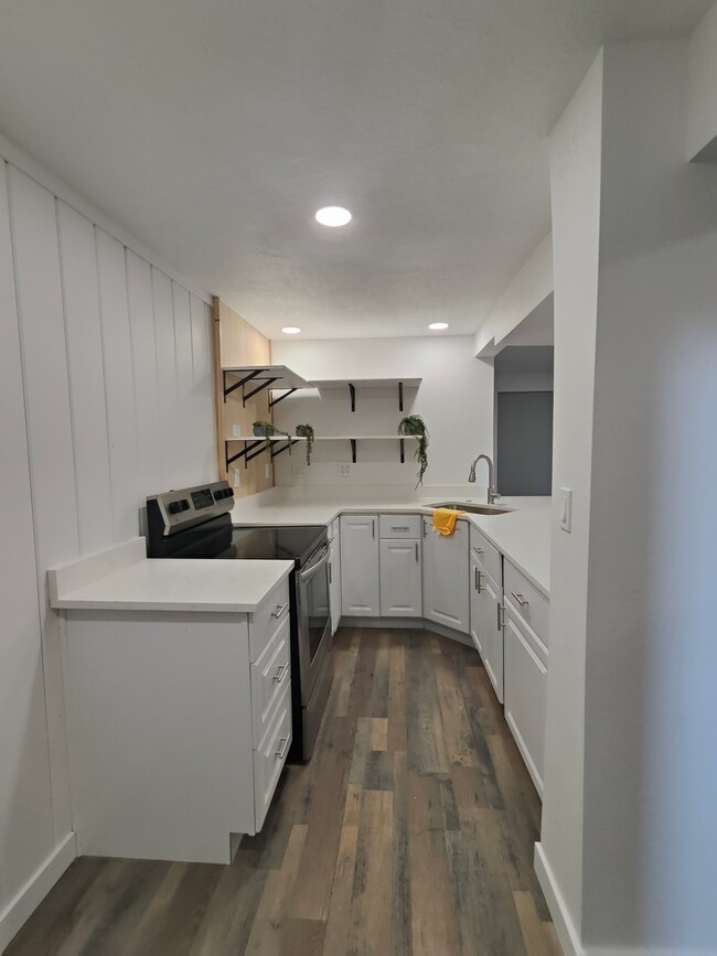 Building Photo - 8 N 100 E