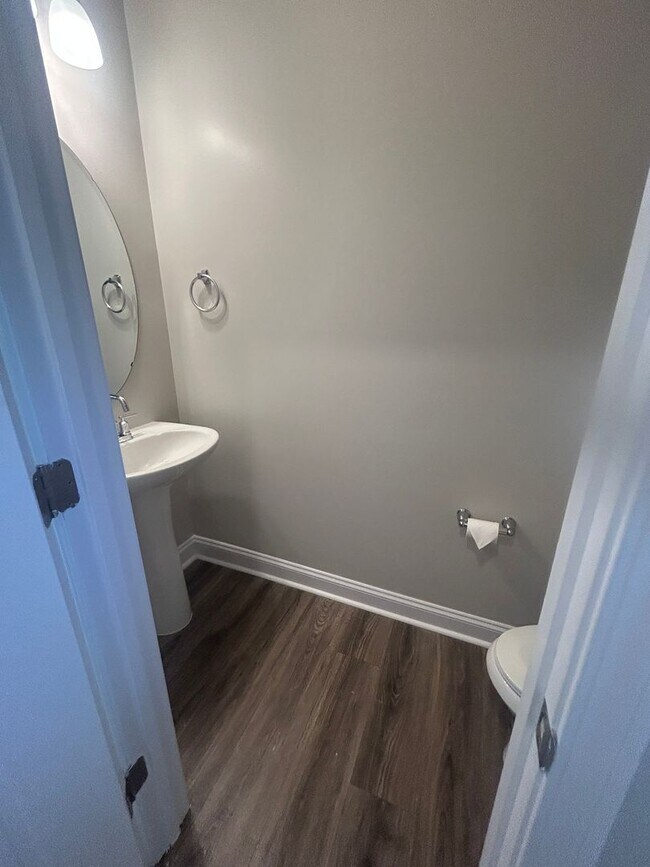 Building Photo - Modern Fountain Park Townhome with Open Floor Plan & 9’ Ceilings