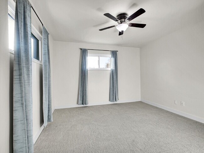 Building Photo - $2,395.00 - 3 Bedrooms, 1.5 Bathrooms, Single Family Home in Aurora with Washer and Dryer!