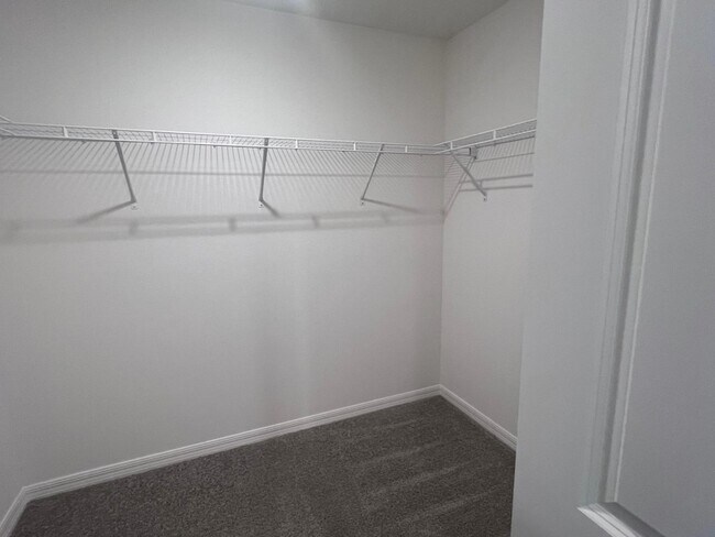 Building Photo - 3161 Fergus Ave