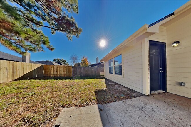 Building Photo - 21535 Sullivan Forest Dr