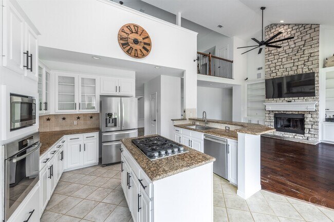 Building Photo - 5534 Weston Dr