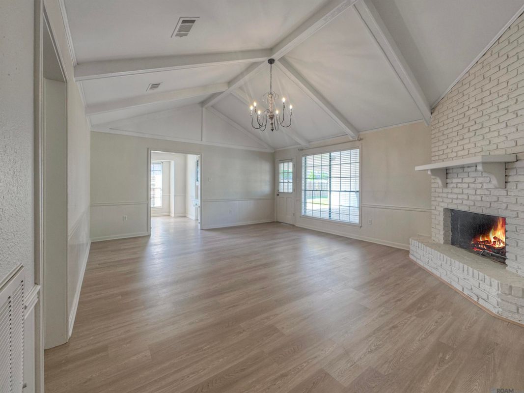 Building Photo - 4941 Pine Hill Dr