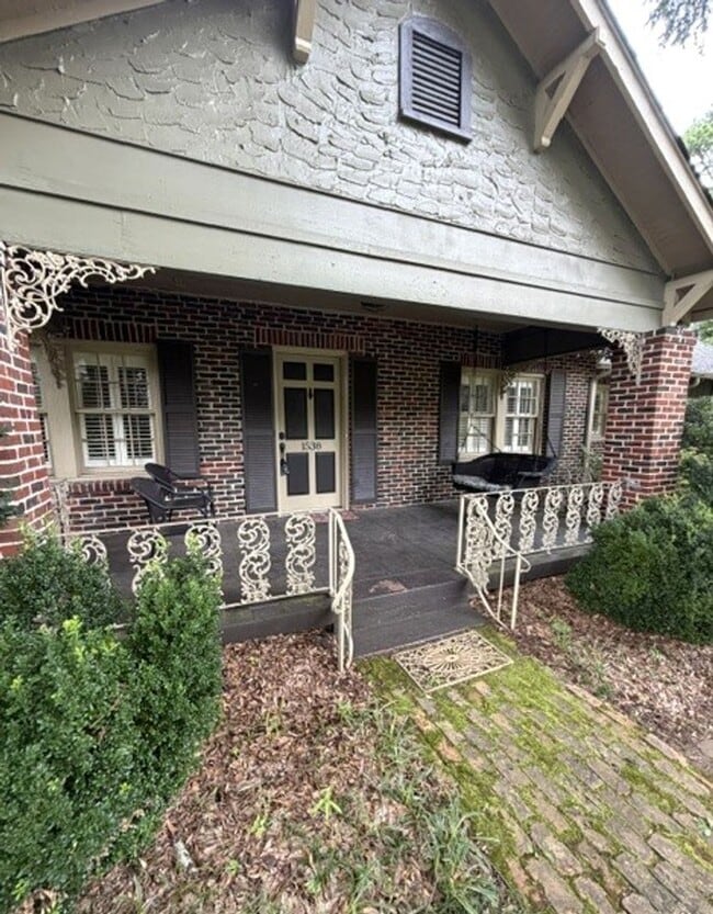 Building Photo - Beautiful and Spacious Home in Historic Bellwood in Downtown Northport
