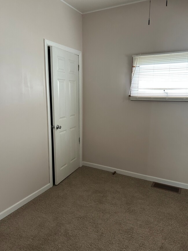 Building Photo - 218 Central Ave