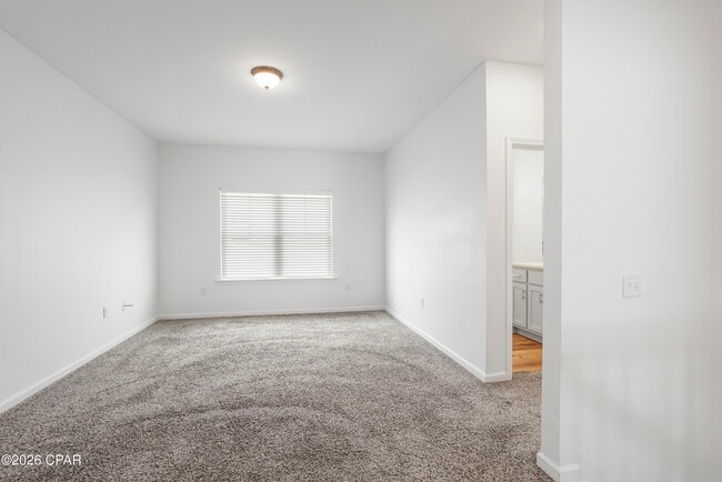 Building Photo - 413 Raven Ln