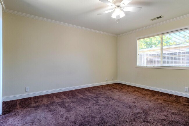 Building Photo - 6522 Maywood Ln