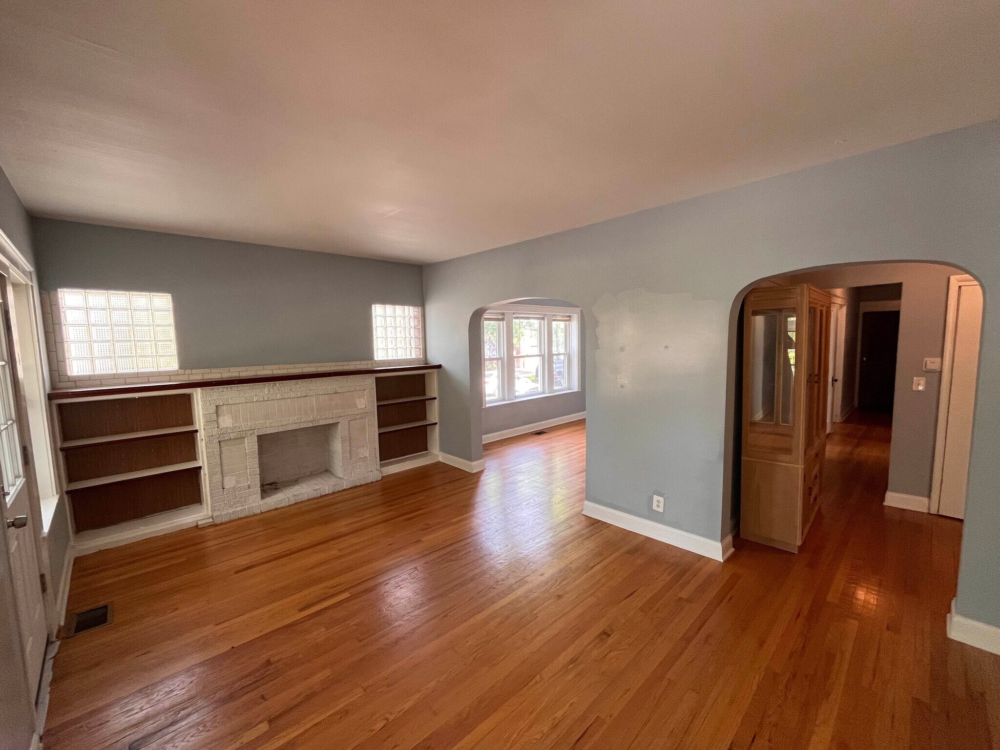 Building Photo - 5347-5353 W Belle Plaine Ave