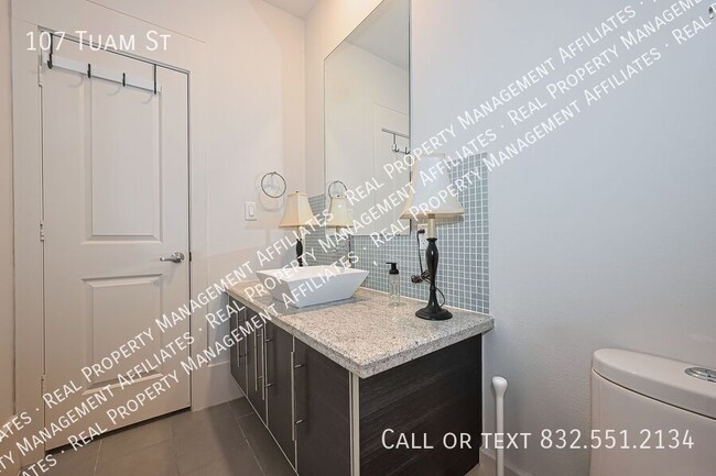 Building Photo - 107 Tuam St