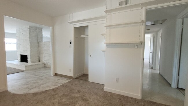 Building Photo - Beautiful University City Home