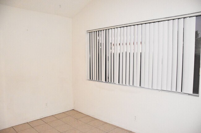 Building Photo - Cypress (125-127) South