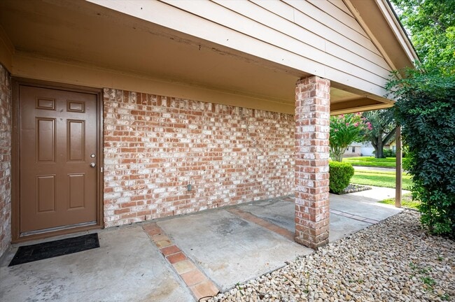 Building Photo - 9306 Sanford Rd