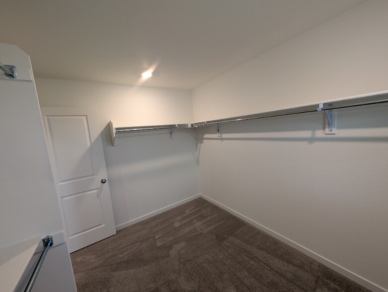 Building Photo - 9050 Hills Dr