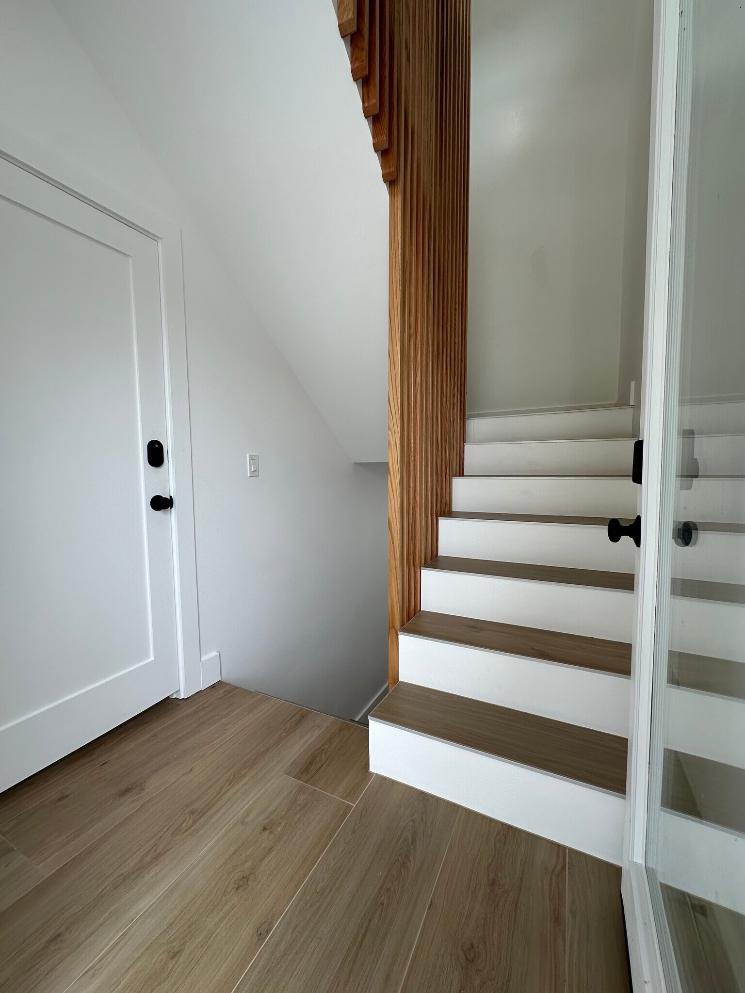 Entryway - common area with access to basement / storage - 1285 W 67th St