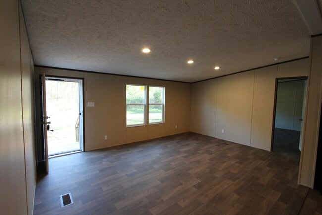 Building Photo - 3091 Shannon Rd