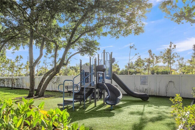 Building Photo - 7314 Estero Dr