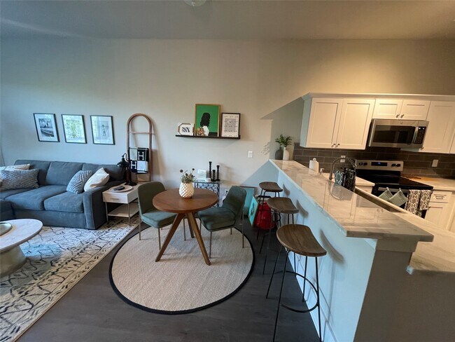 Building Photo - 2727 Houston Ave