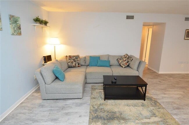 Building Photo - 3873 Pompano Dr SE