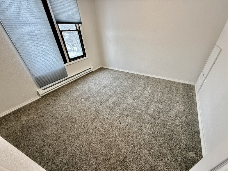 Building Photo - 506 1st Ave W