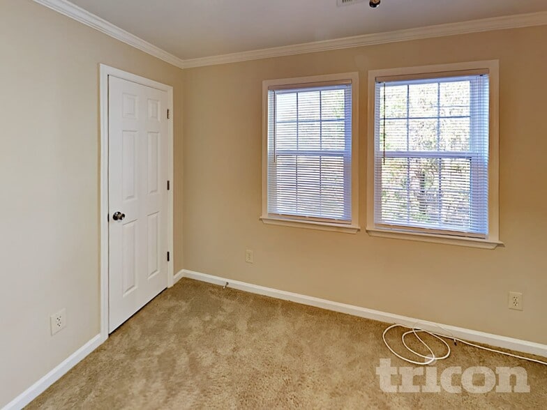 Building Photo - 4680 Woodglen Ct