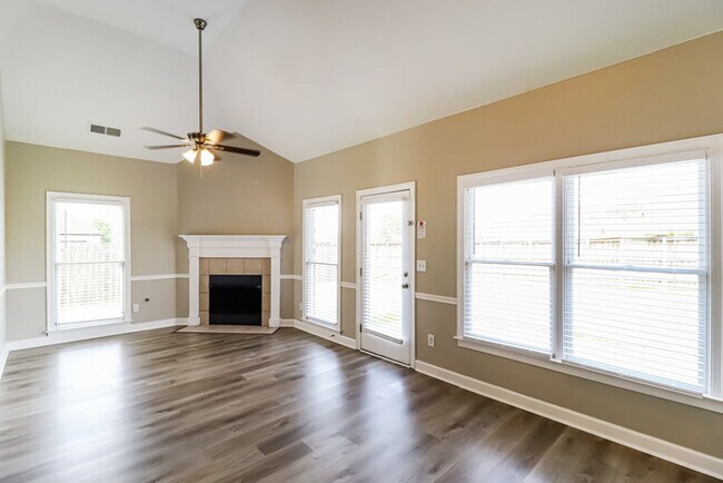 Building Photo - Beautiful 3-Bedroom Bartlett Home