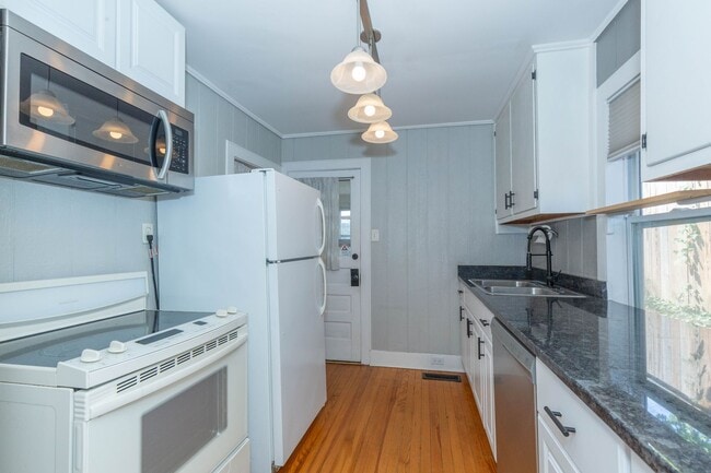 Building Photo - 2 Bed, 1 Bath Rancher in Charles Town, WV