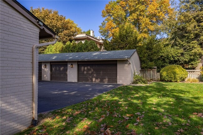 Building Photo - 1397 East Ave