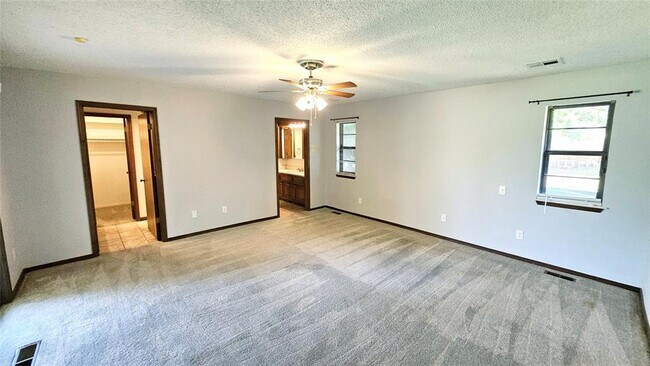 Building Photo - 4009 Cherry Hill Ln