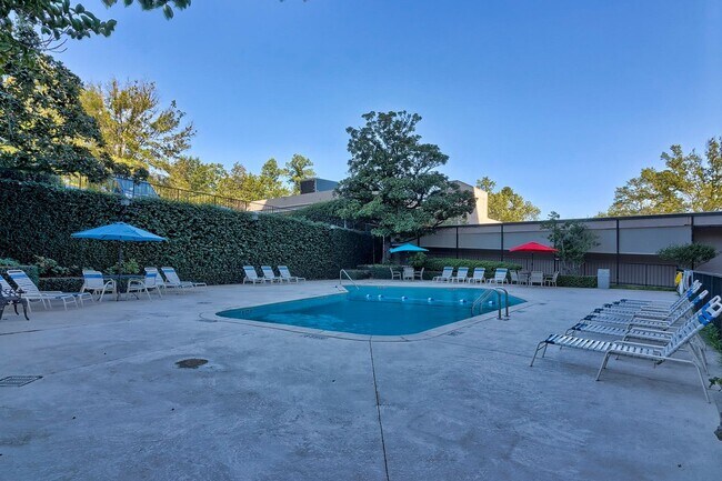 Building Photo - Modern Luxury Condo in Middleborough – Rec...