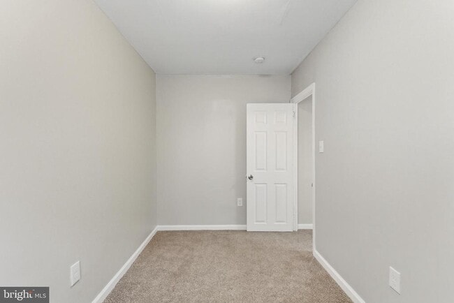 Building Photo - 2528 Collins St